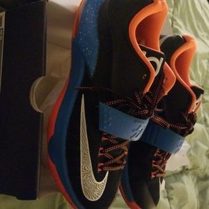 Size 8.5 KD VII Nike sneakers bairly ever worn